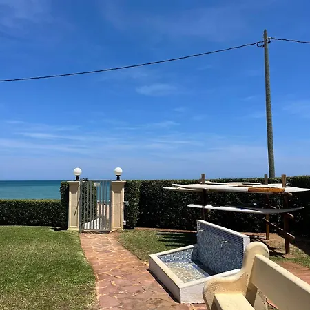 Atico Con Salida Directa A La Playa - デニア